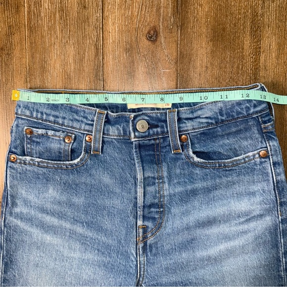 LEVI'S Premium Wedgie Straight Leg Ripped Blue Jeans Crop - Picture 2 of 10